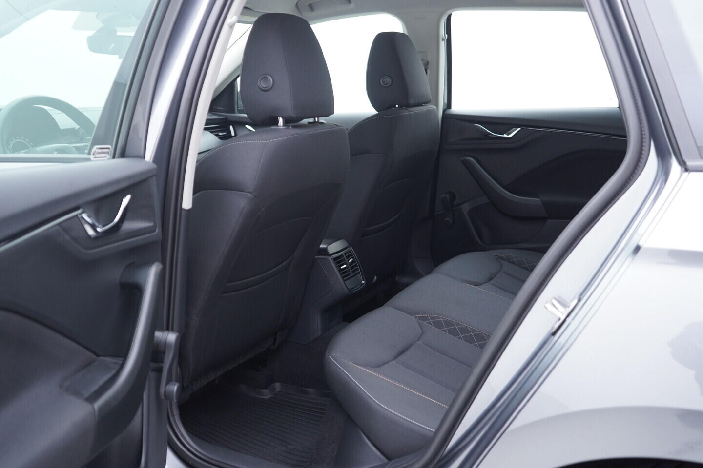 OM190V02805_22.webp_KAMIQ Ambition 1.0 TSI 70 kW manuál, DPH