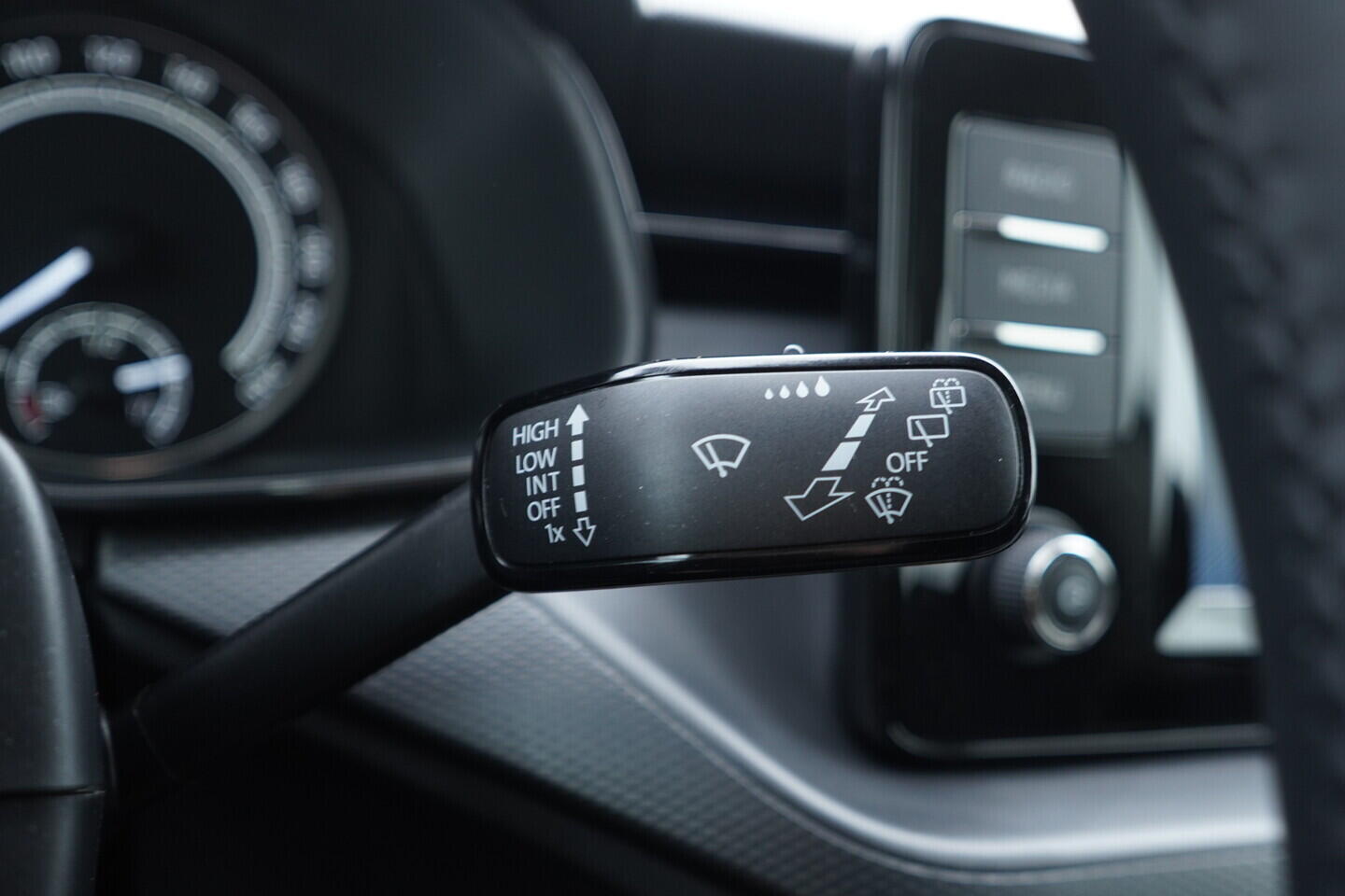 OM190V02805_29.webp_KAMIQ Ambition 1.0 TSI 70 kW manuál, DPH