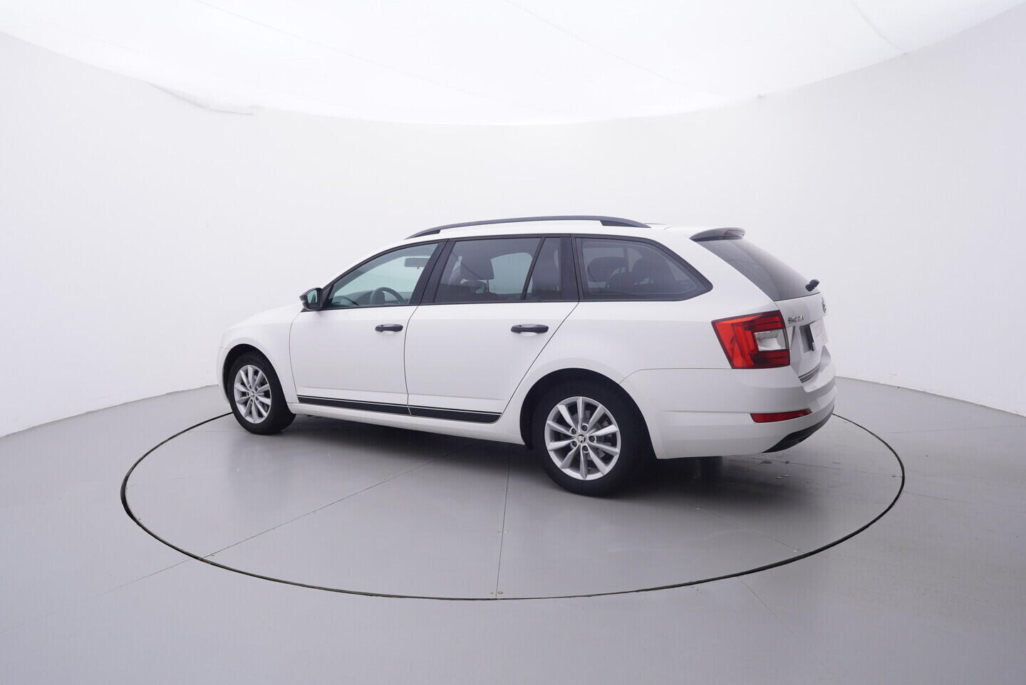 OM190V02806_16.webp_OCTAVIA Ambition 1.4 TSI CNG 81 kW manuál, DPH