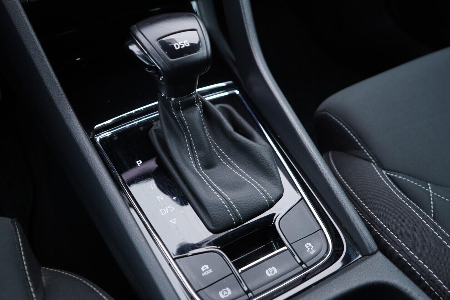 OM190V02810_34.webp_KAROQ SportLine 1.5 TSI 110 kW automat
