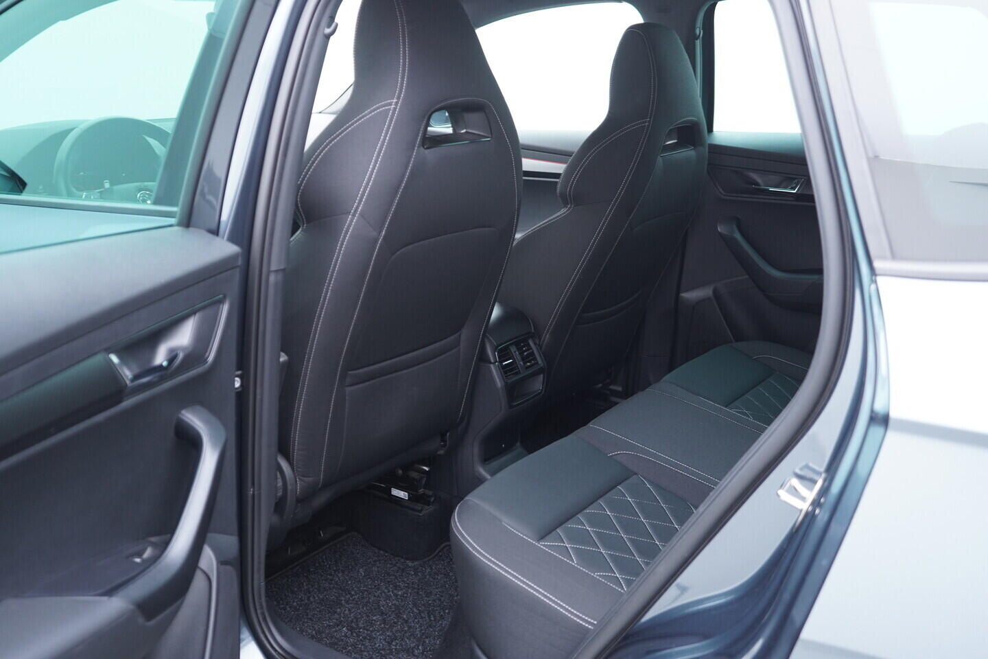 OM190V02810_35.webp_KAROQ SportLine 1.5 TSI 110 kW automat