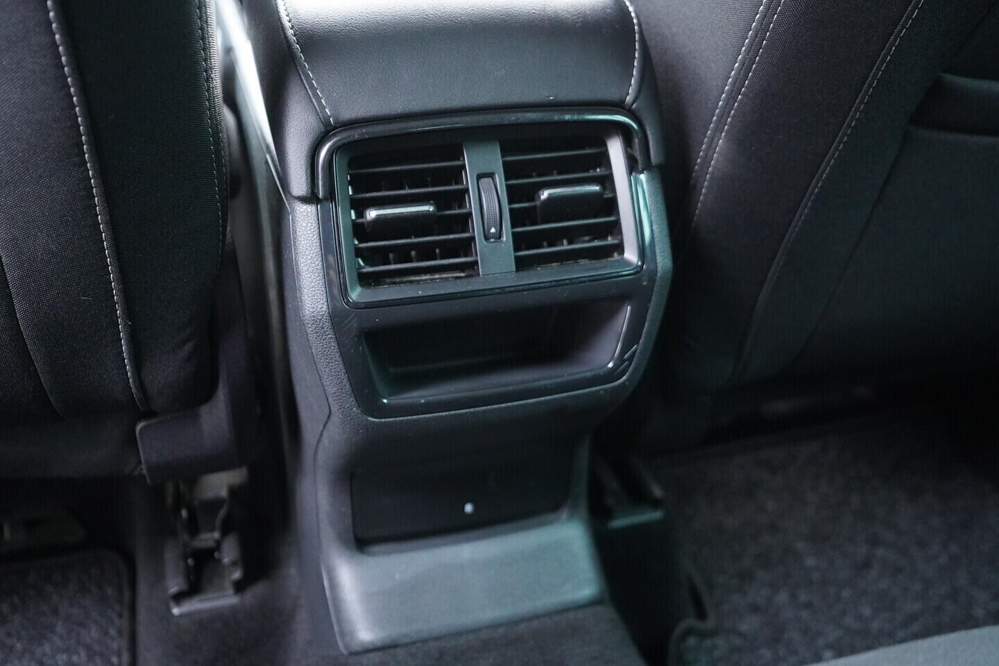 OM190V02810_37.webp_KAROQ SportLine 1.5 TSI 110 kW automat