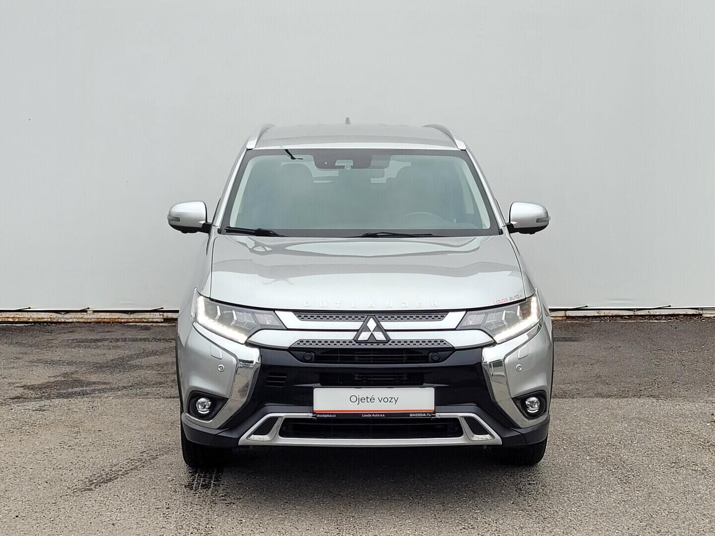 OM190V02815_13.webp_OUTLANDER Instyle+ 2.0 2.0 Mivec 110 kW automat