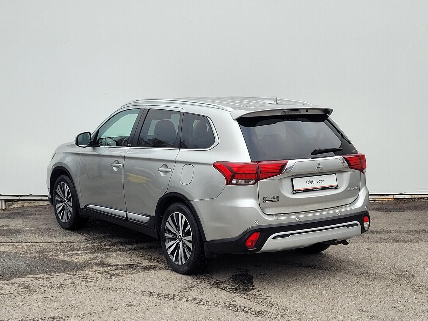 OM190V02815_15.webp_OUTLANDER Instyle+ 2.0 2.0 Mivec 110 kW automat