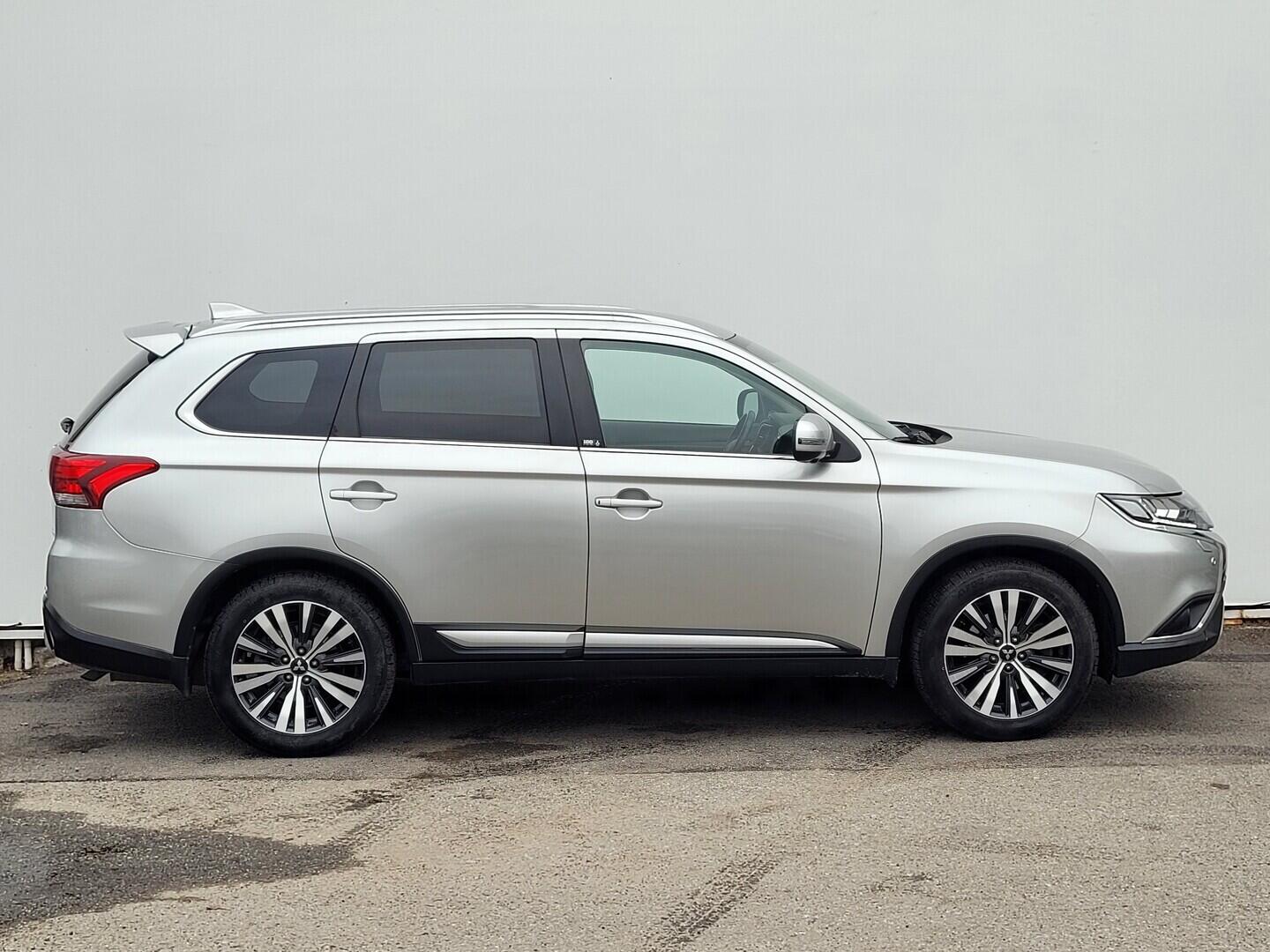 OM190V02815_16.webp_OUTLANDER Instyle+ 2.0 2.0 Mivec 110 kW automat