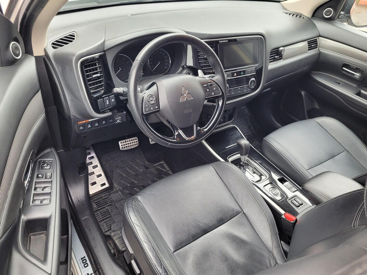 OM190V02815_19.webp_OUTLANDER Instyle+ 2.0 2.0 Mivec 110 kW automat