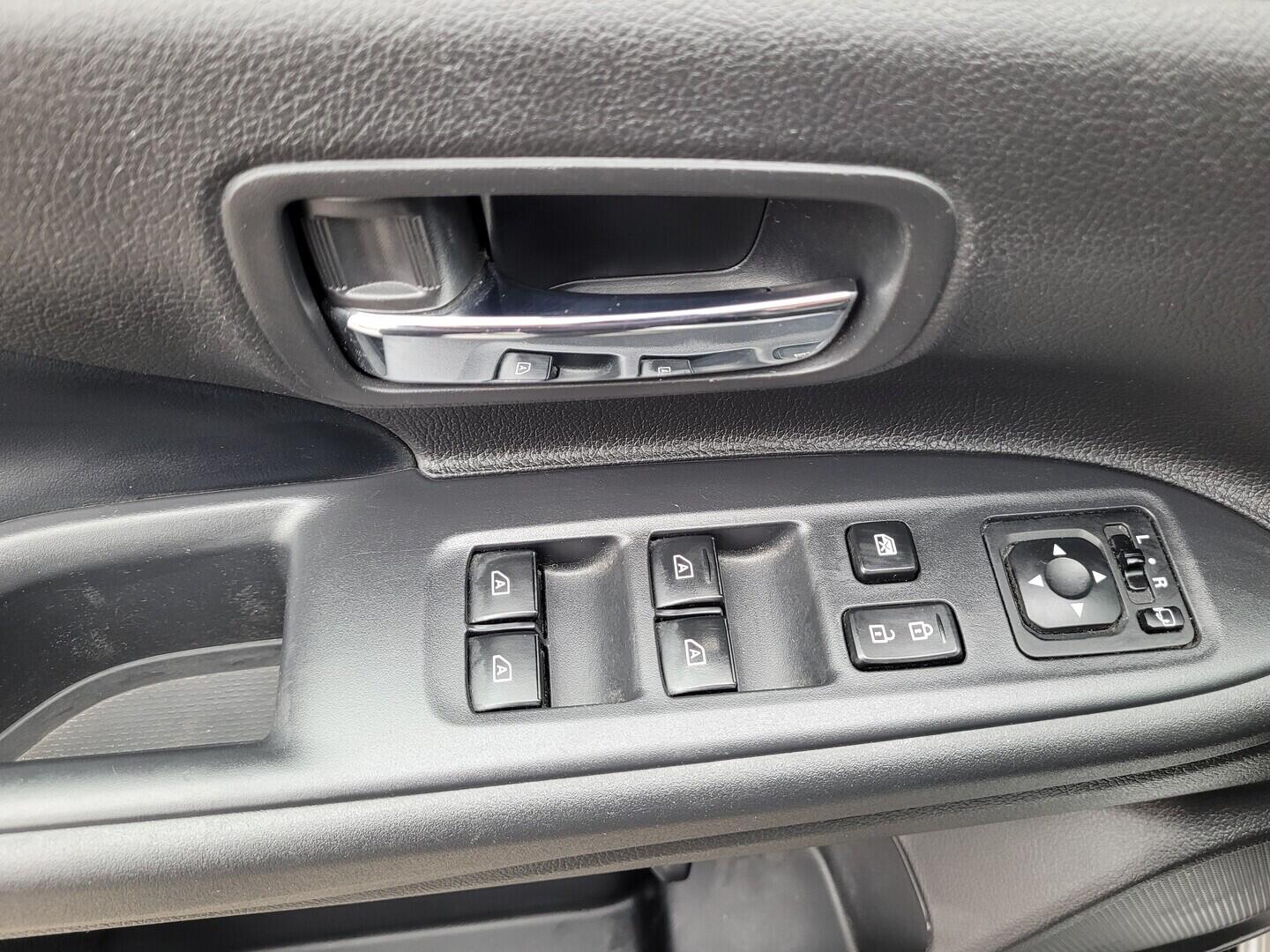 OM190V02815_21.webp_OUTLANDER Instyle+ 2.0 2.0 Mivec 110 kW automat