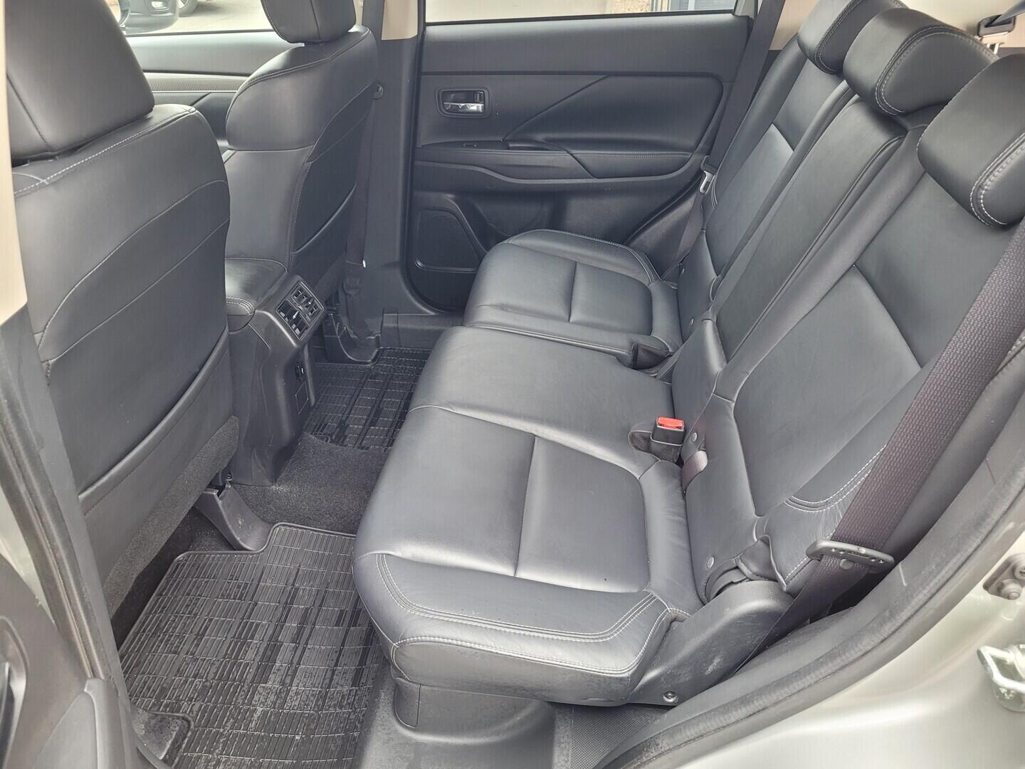 OM190V02815_30.webp_OUTLANDER Instyle+ 2.0 2.0 Mivec 110 kW automat