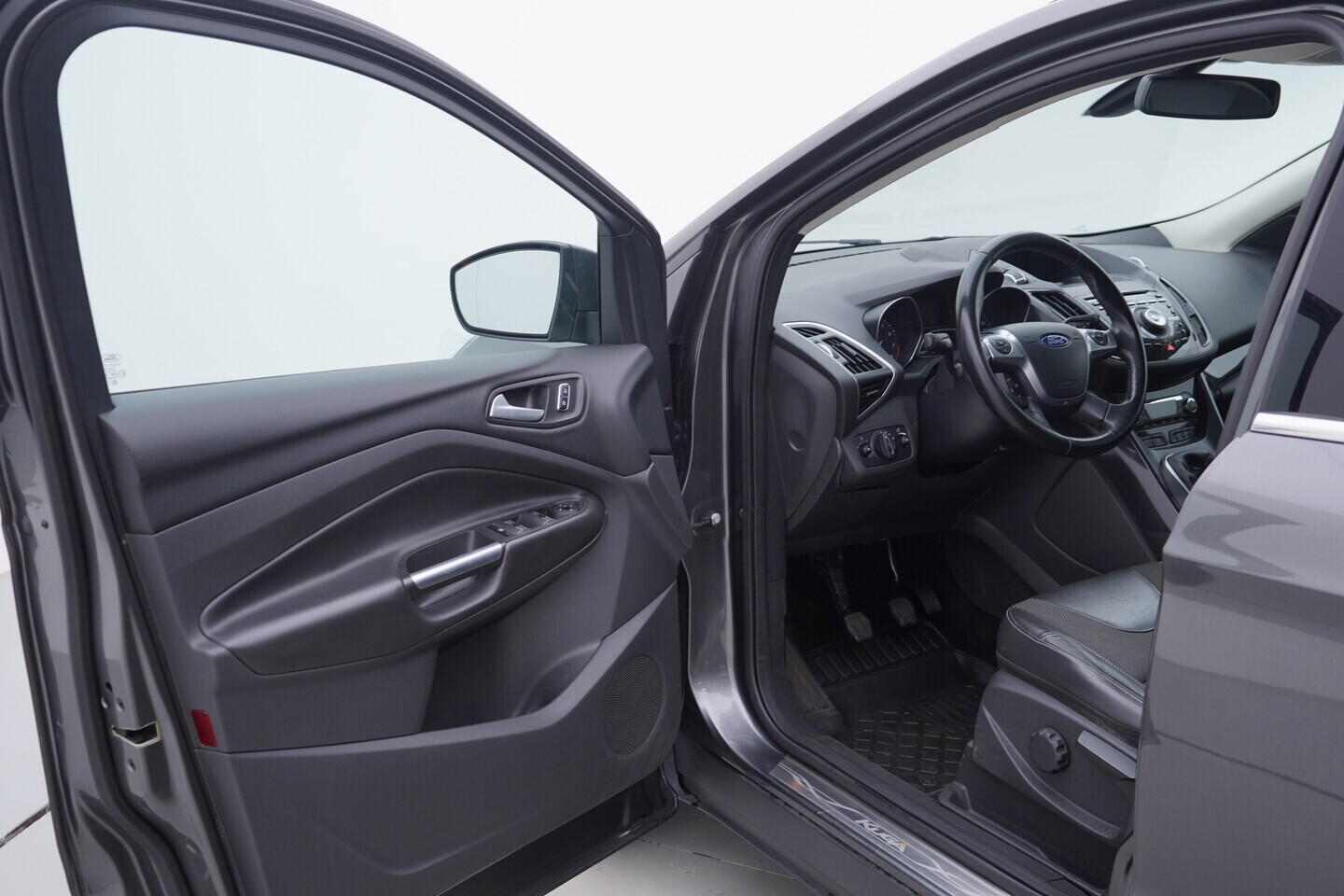 OM190V02817_18.webp_KUGA Titanium 1.5  110 kW manuál