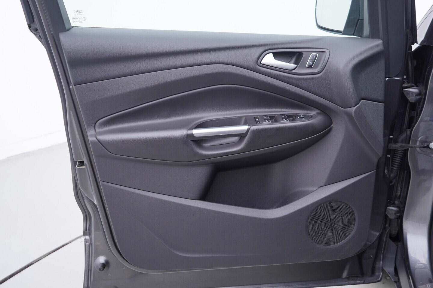 OM190V02817_19.webp_KUGA Titanium 1.5  110 kW manuál