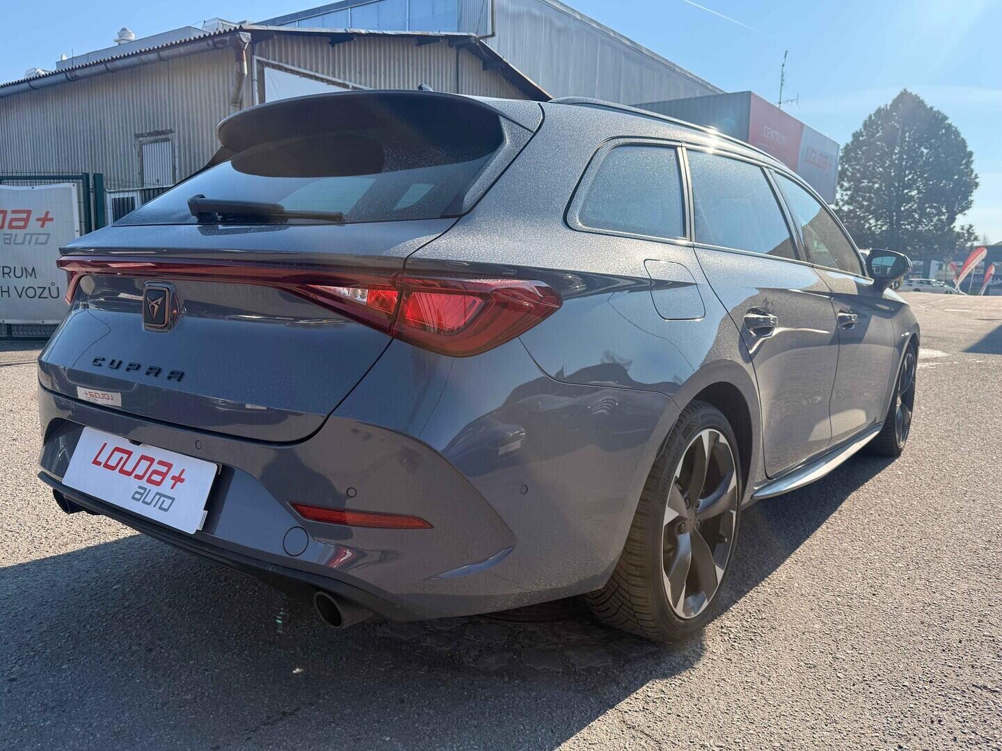 OM190V02830_11.webp_LEON  2.0 TSI 180 kW automat