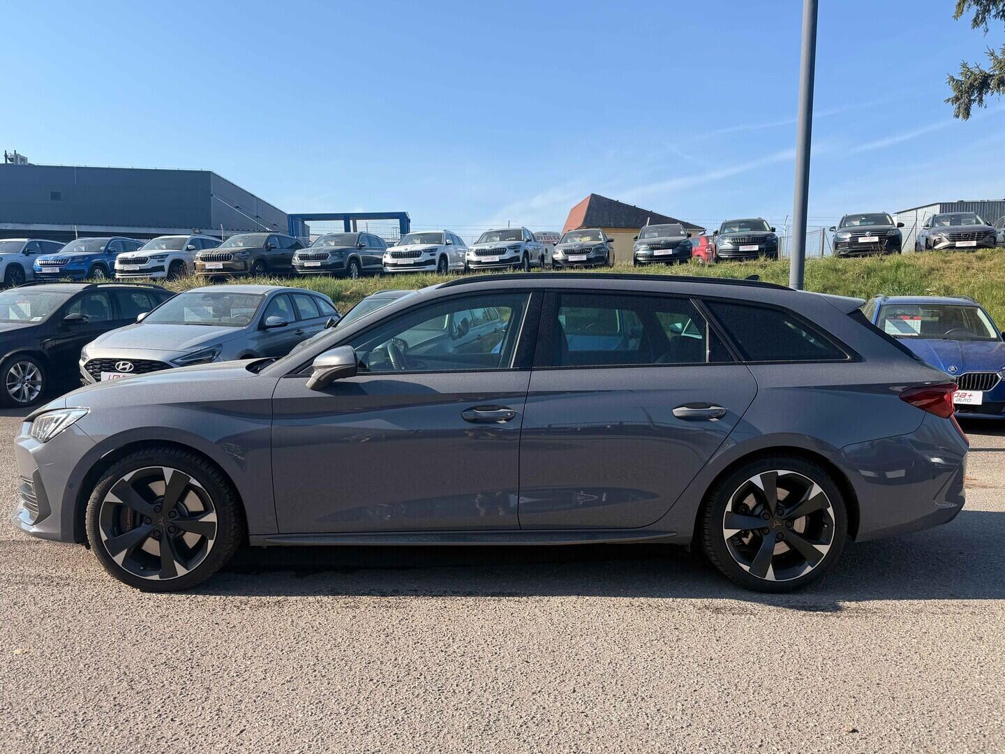 OM190V02830_12.webp_LEON  2.0 TSI 180 kW automat