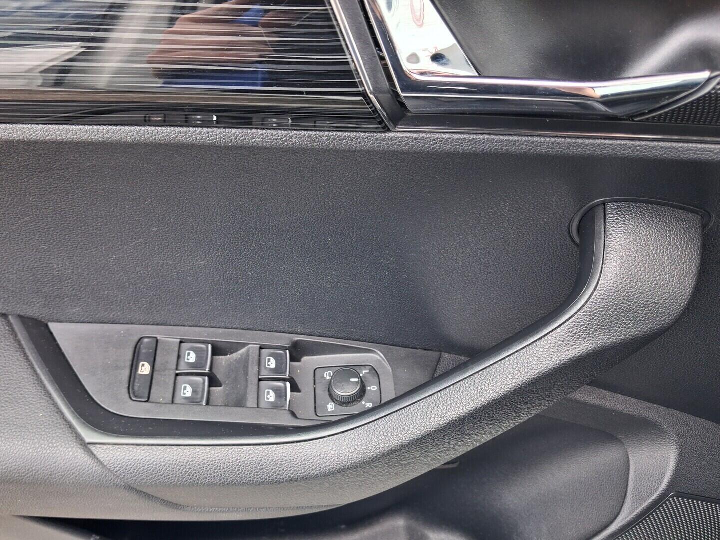OM190V02849_21.webp_KAROQ Style 1.6 TDI 85 kW automat