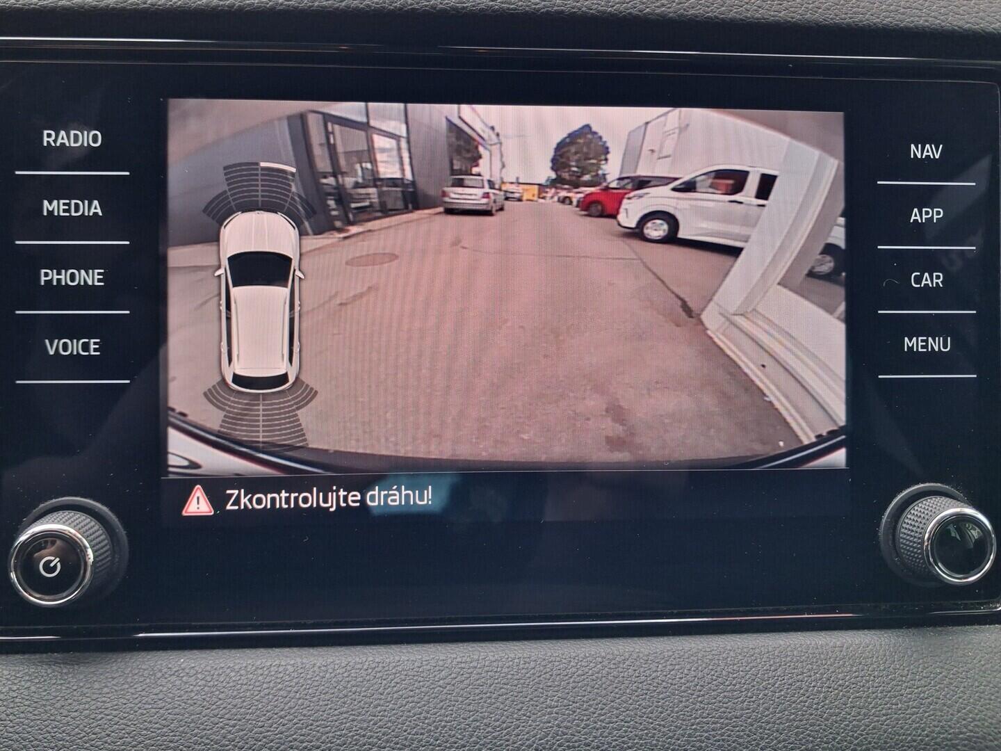 OM190V02849_27.webp_KAROQ Style 1.6 TDI 85 kW automat
