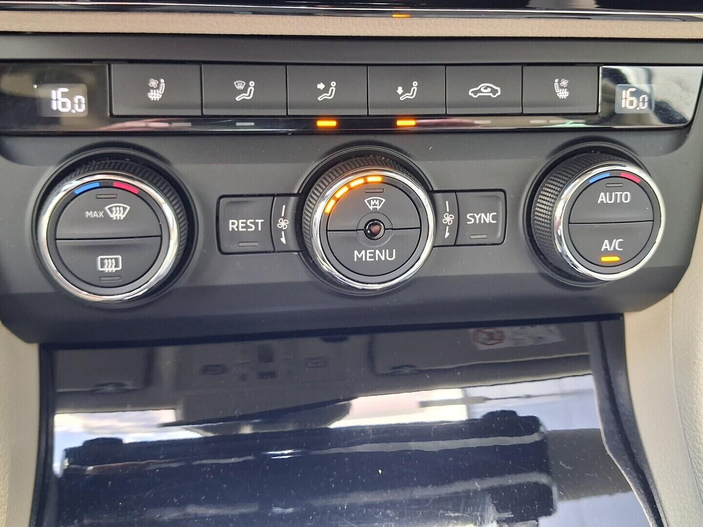 OM190V02853_29.webp_SUPERB L&K 2.0 TSI 162 kW automat, DPH