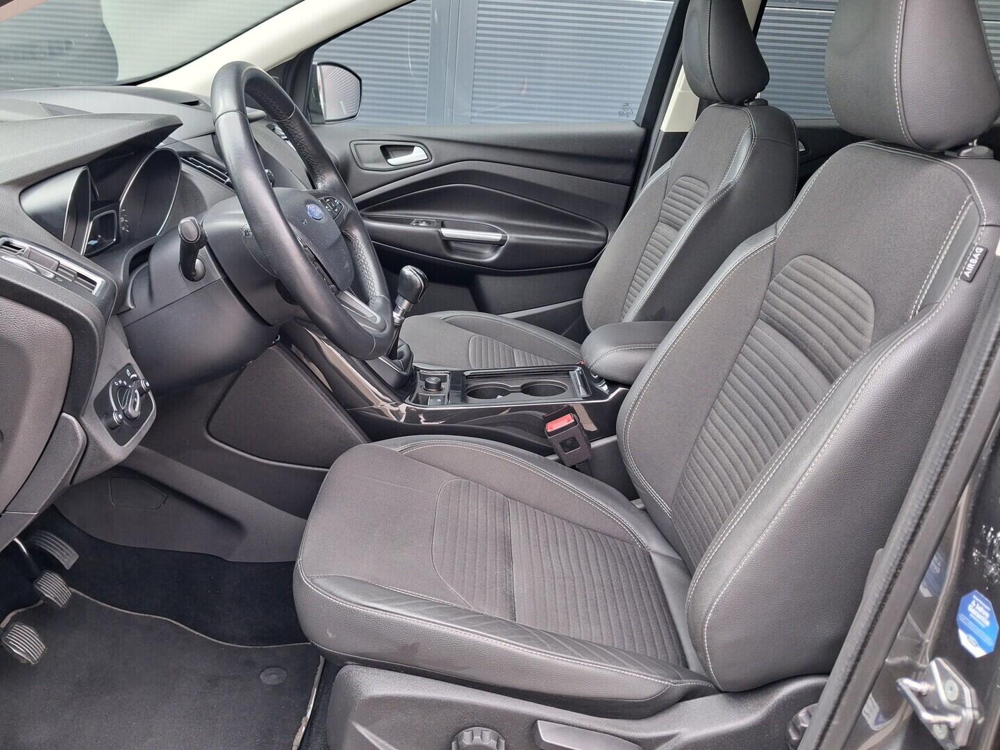 OM190V02856_20.webp_KUGA Titanium 2.0 2.0 Duratorq 110 kW manuál