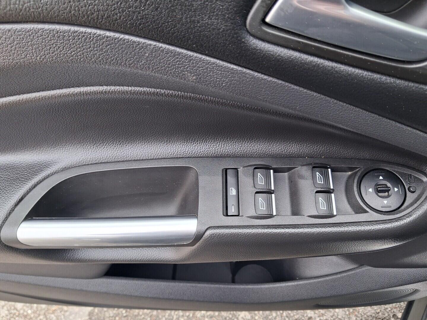 OM190V02856_21.webp_KUGA Titanium 2.0 2.0 Duratorq 110 kW manuál