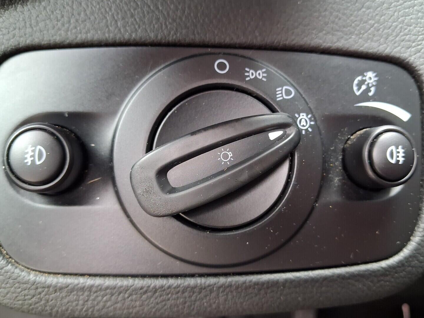 OM190V02856_22.webp_KUGA Titanium 2.0 2.0 Duratorq 110 kW manuál