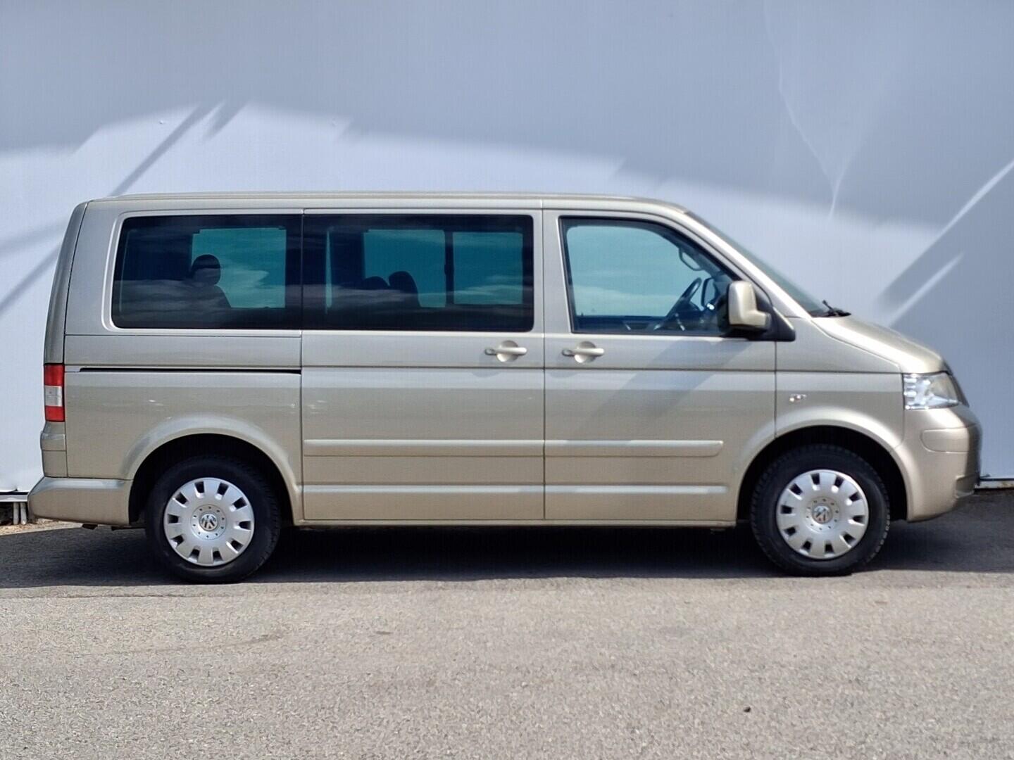 OM190V02875_16.webp_MULTIVAN Comfortline 2.5 TDI 96 kW manuál