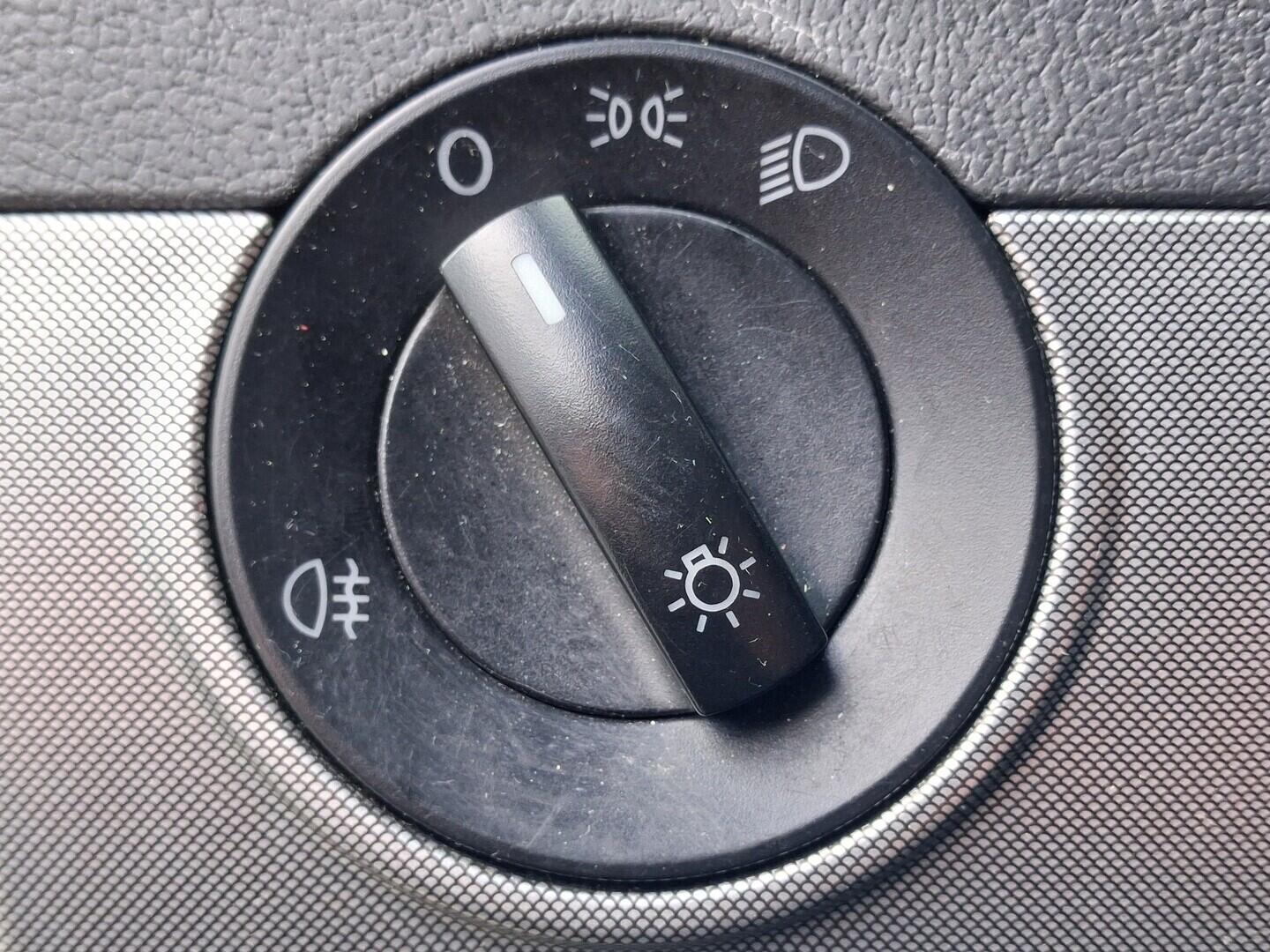 OM190V02875_22.webp_MULTIVAN Comfortline 2.5 TDI 96 kW manuál