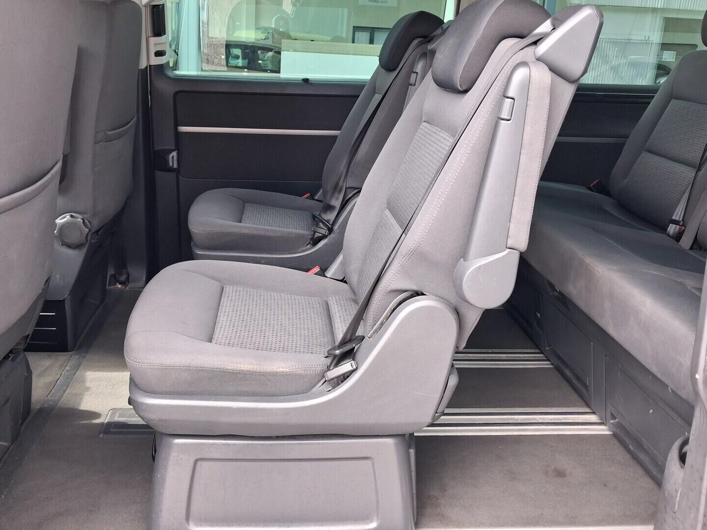 OM190V02875_29.webp_MULTIVAN Comfortline 2.5 TDI 96 kW manuál