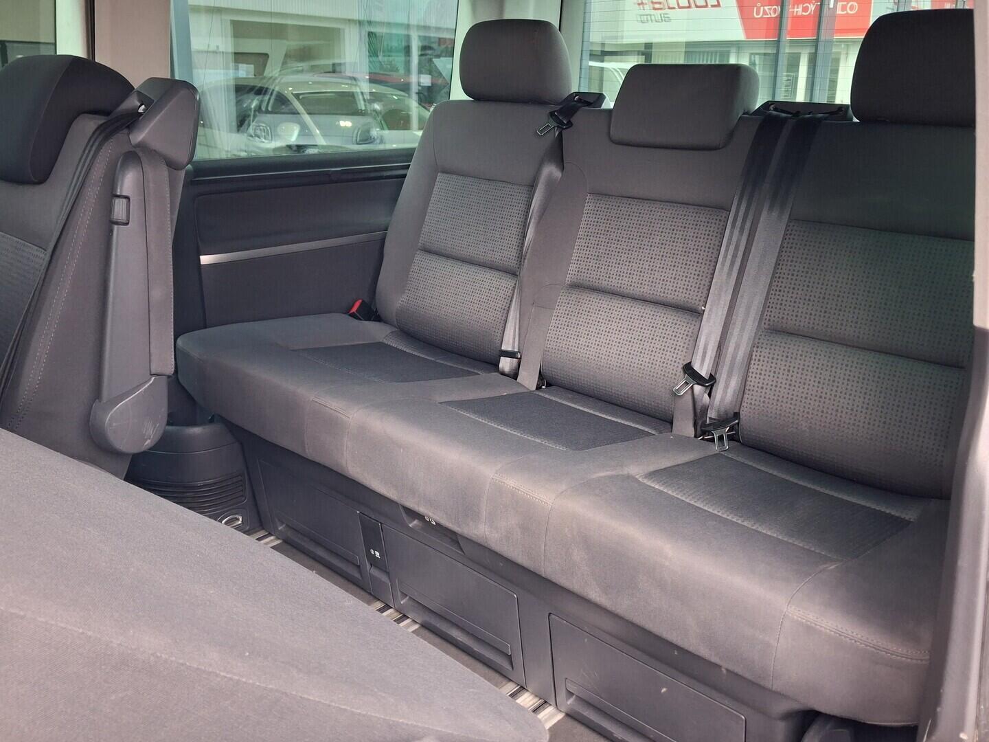 OM190V02875_30.webp_MULTIVAN Comfortline 2.5 TDI 96 kW manuál