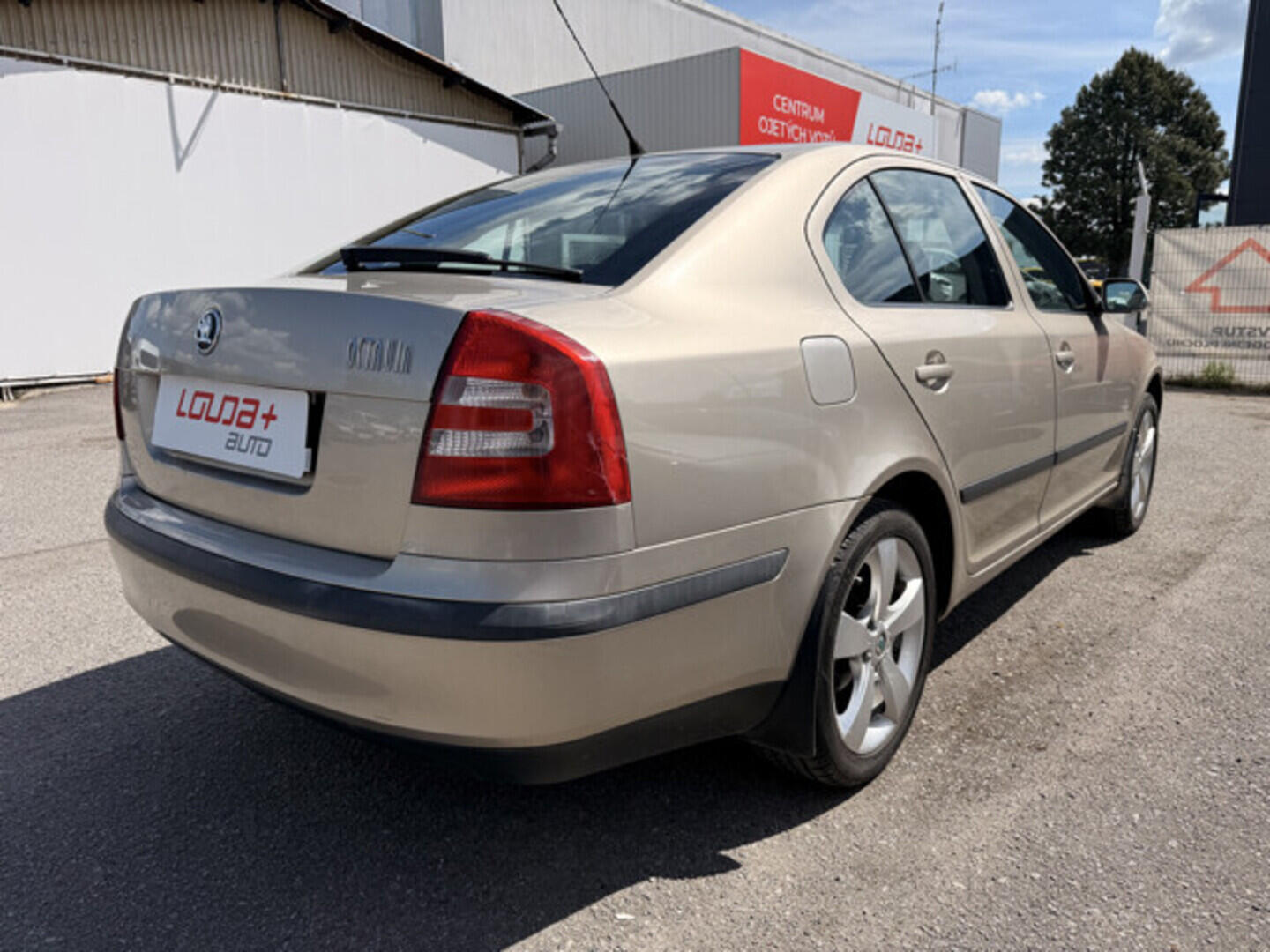 OM190V02899_11.webp_OCTAVIA Elegance 1.6 TSI 75 kW manuál