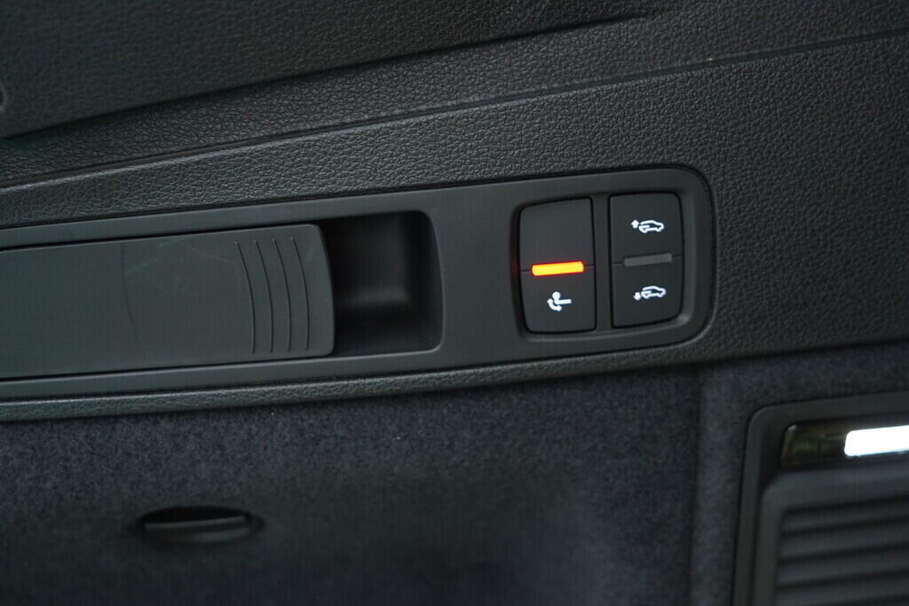 OV190K00048_45.webp_SQ5 Exclusive 3.0 TDI 251 kW automat, DPH