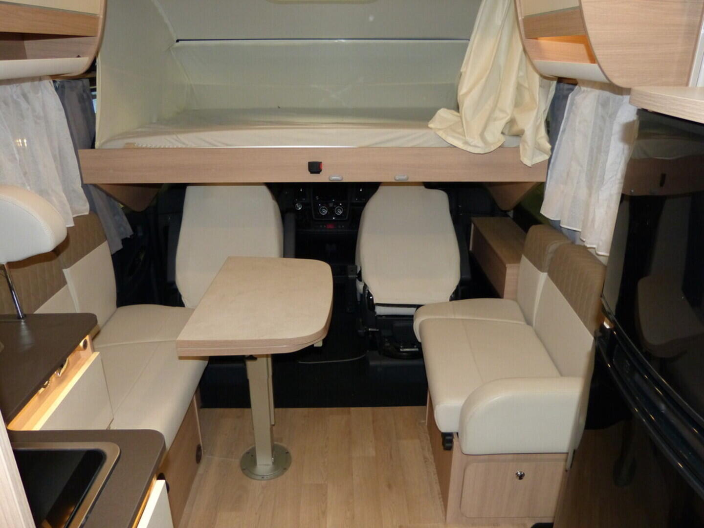 OV190K00050_17.webp_ITINEO MC 700  2.3 JTD 103 kW manuál