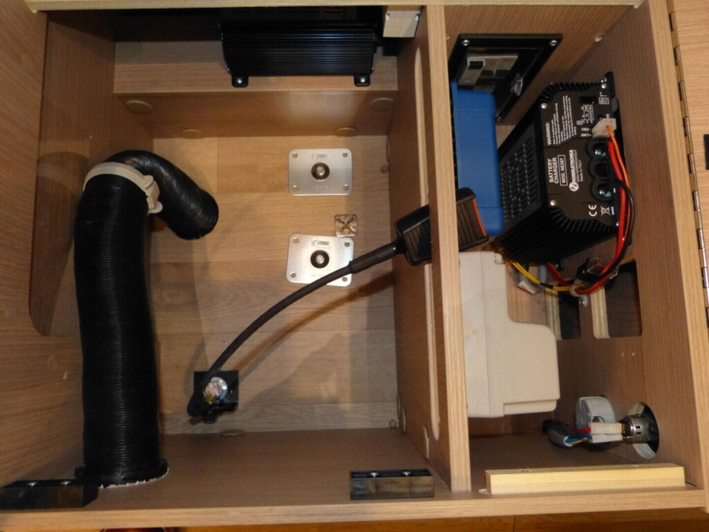 OV190K00050_22.webp_ITINEO MC 700  2.3 JTD 103 kW manuál