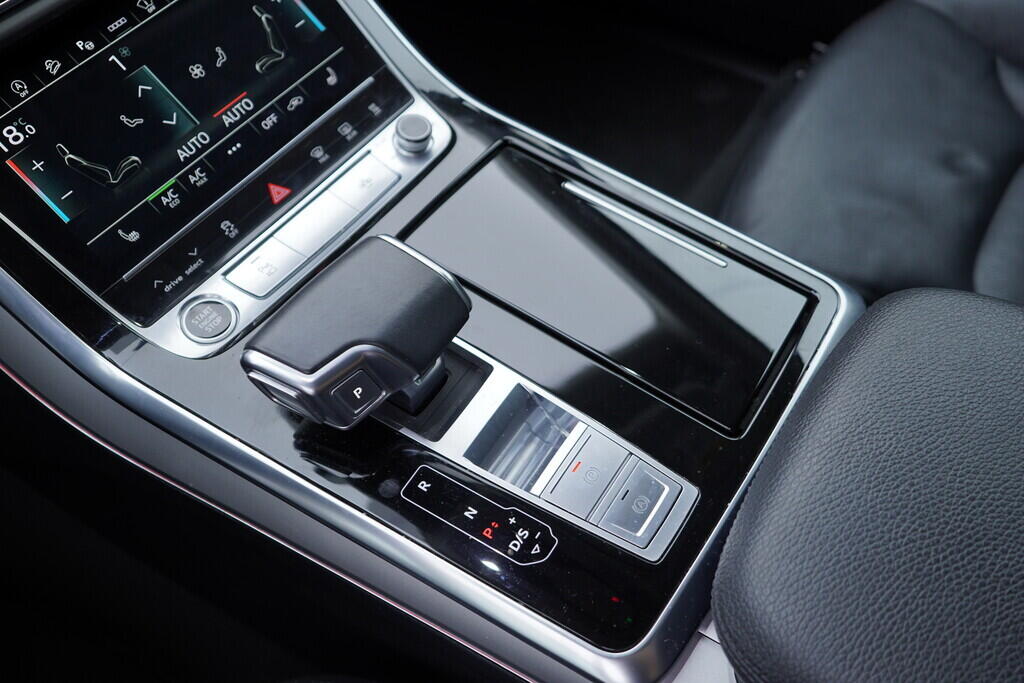 OV190K00051_35.webp_Q7 S-line 3.0 TDI 210 kW automat