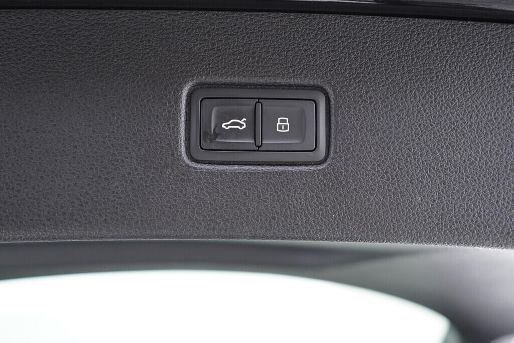 OV190K00051_39.webp_Q7 S-line 3.0 TDI 210 kW automat