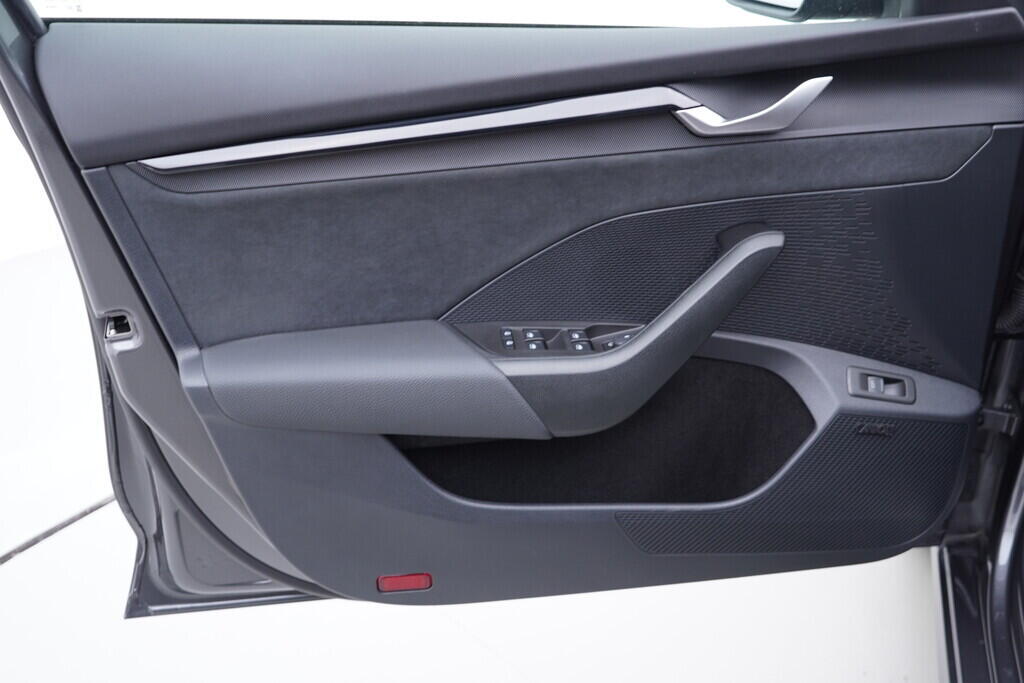 OV190K00052_19.webp_OCTAVIA RS 2.0 TSI 195 kW automat, DPH