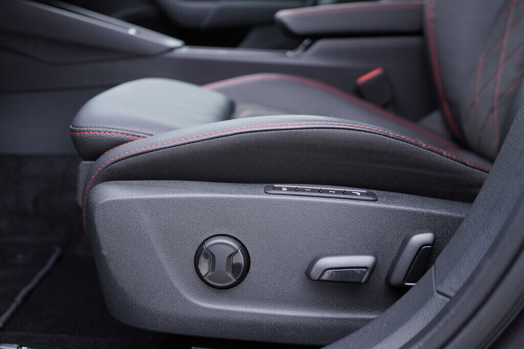 OV190K00052_22.webp_OCTAVIA RS 2.0 TSI 195 kW automat, DPH