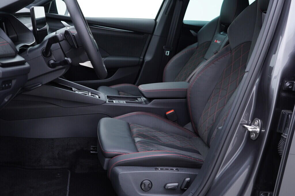 OV190K00052_24.webp_OCTAVIA RS 2.0 TSI 195 kW automat, DPH