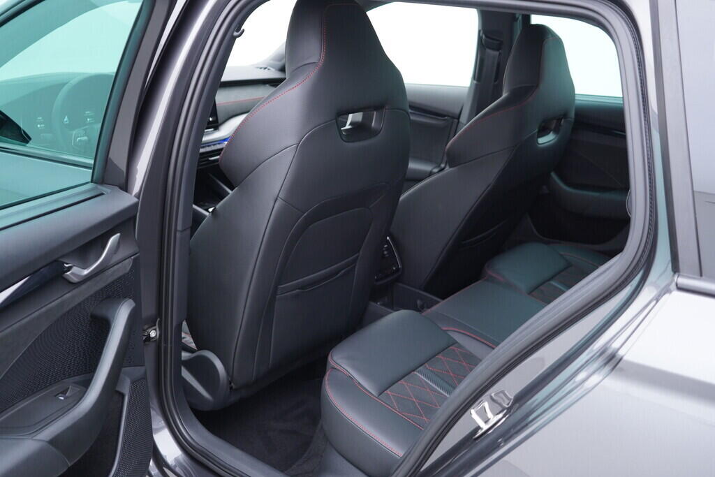 OV190K00052_38.webp_OCTAVIA RS 2.0 TSI 195 kW automat, DPH