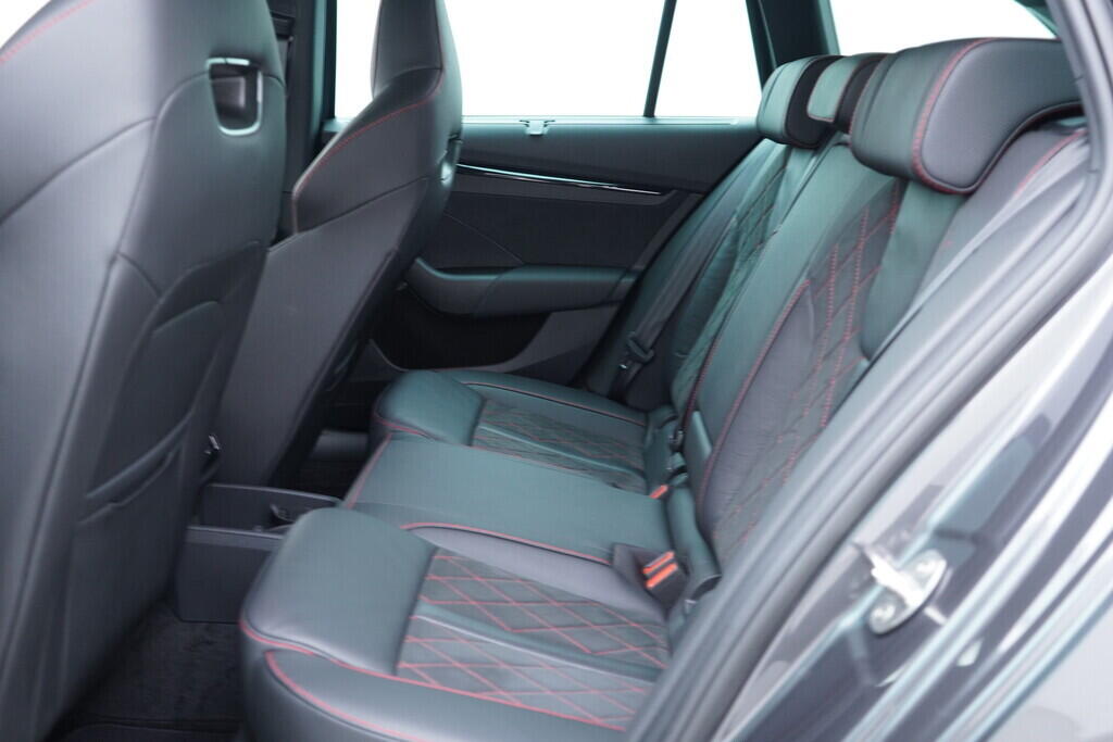 OV190K00052_40.webp_OCTAVIA RS 2.0 TSI 195 kW automat, DPH