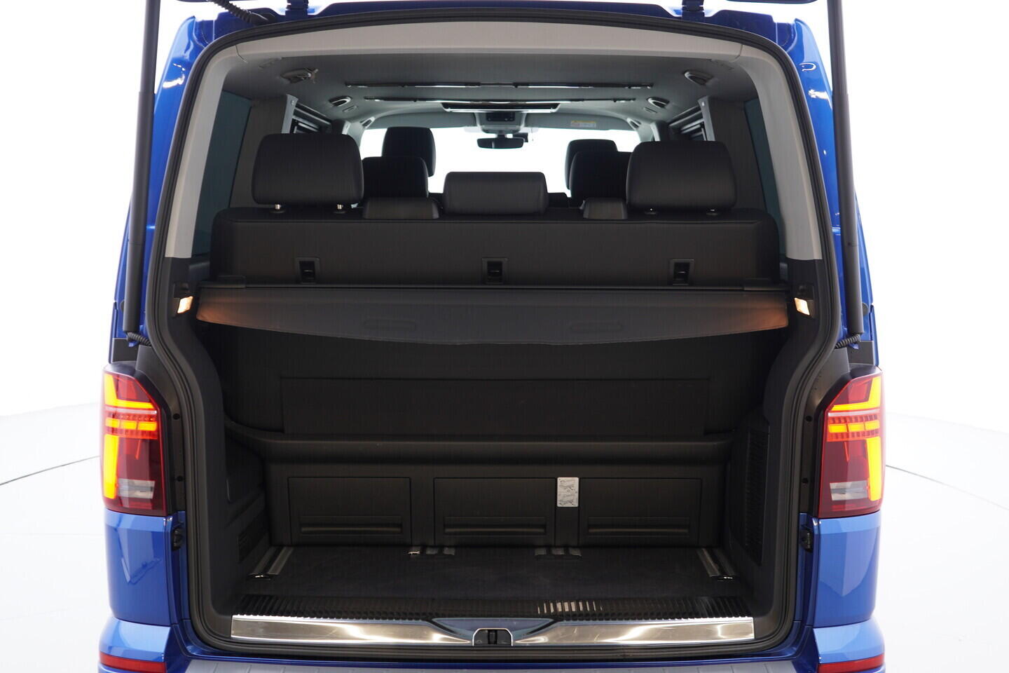 OV190K00054_44.webp_MULTIVAN  2.0 TDI 150 kW automat, DPH