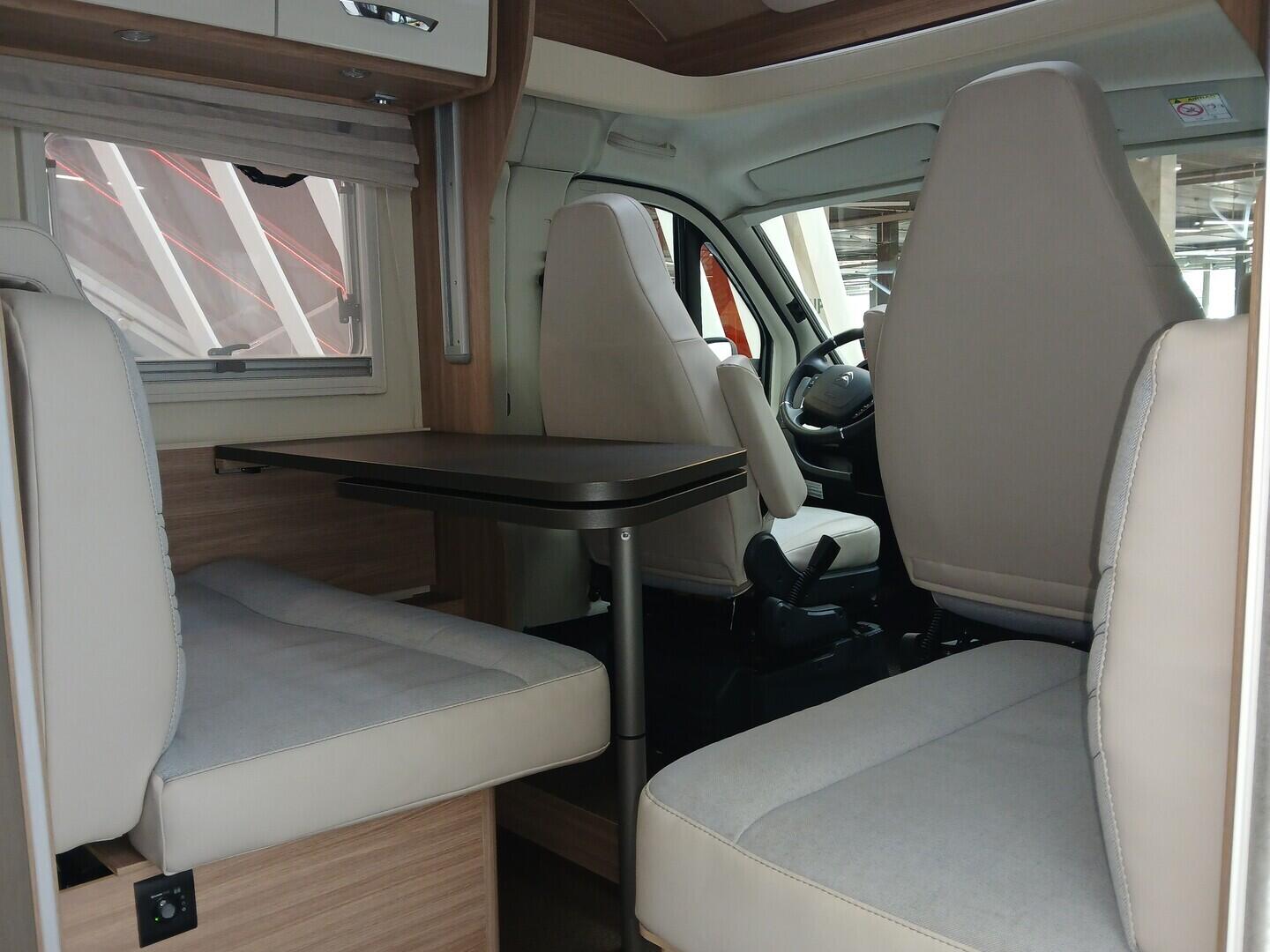 OV190K00056_15.webp_BÜRSTNER, DELFIN 726G  2.2  103 kW manuál, DPH