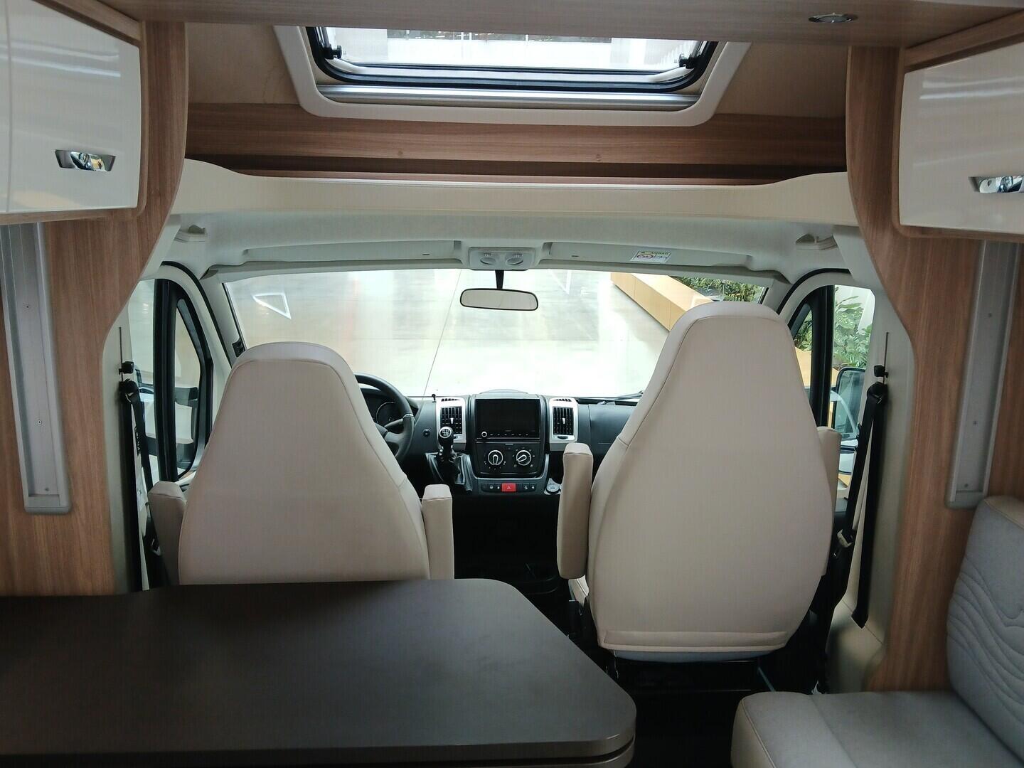 OV190K00056_16.webp_BÜRSTNER, DELFIN 726G  2.2  103 kW manuál, DPH