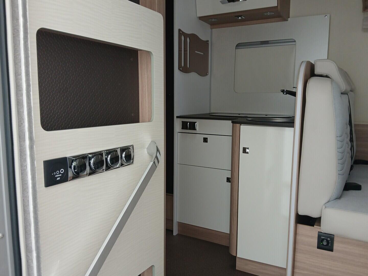 OV190K00056_19.webp_BÜRSTNER, DELFIN 726G  2.2  103 kW manuál, DPH