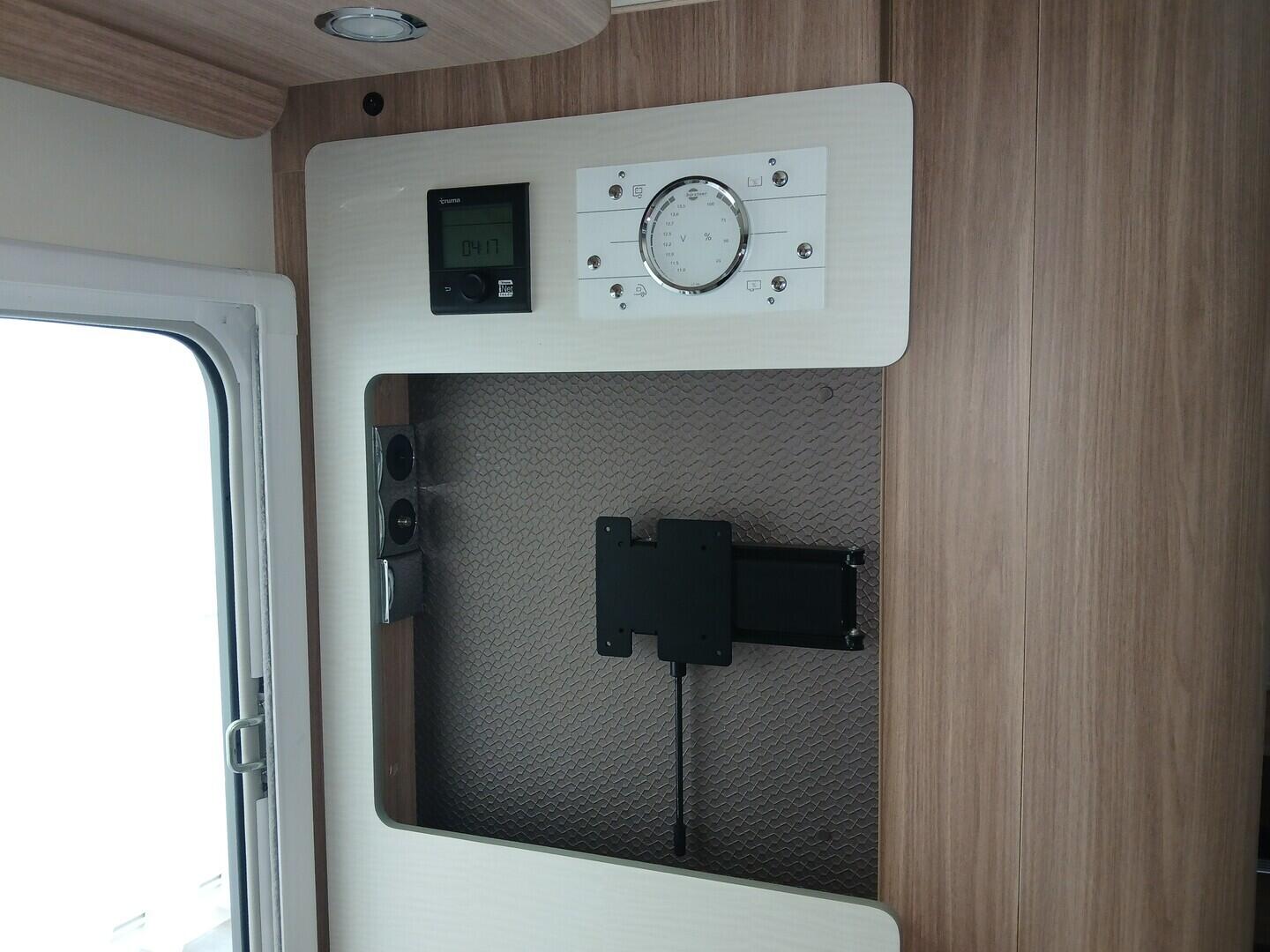 OV190K00056_20.webp_BÜRSTNER, DELFIN 726G  2.2  103 kW manuál, DPH