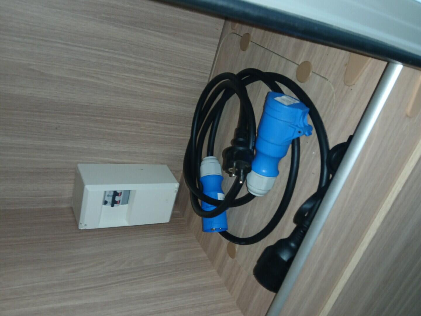 OV190K00056_25.webp_BÜRSTNER, DELFIN 726G  2.2  103 kW manuál, DPH