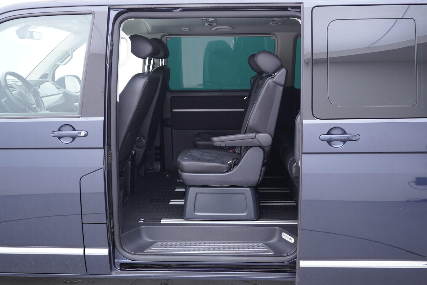 OV190K00057_34.webp_MULTIVAN  2.0 TDI 146 kW automat, DPH