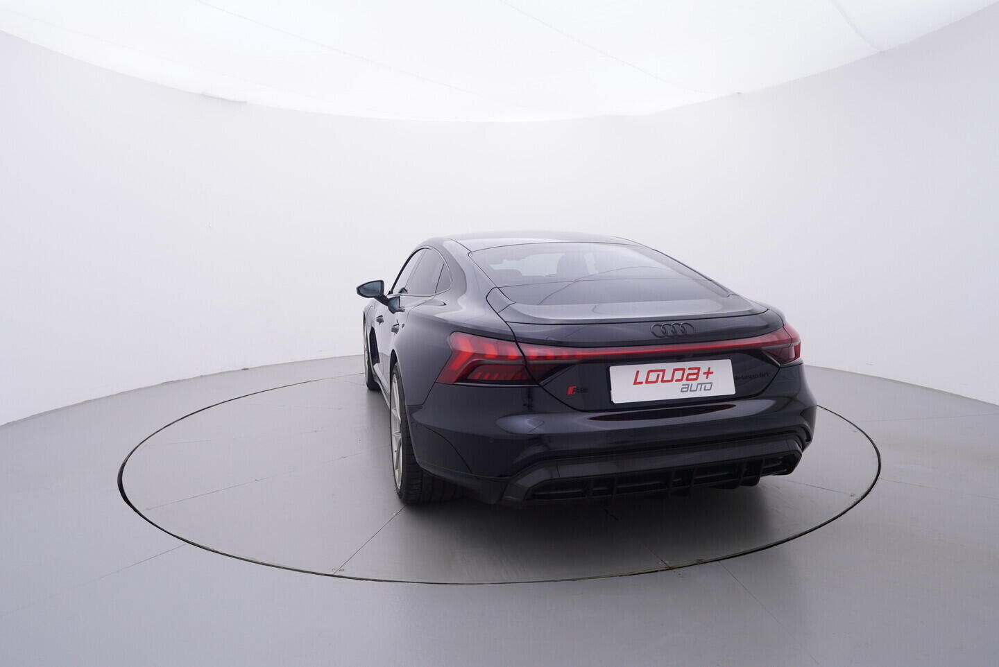 OV190K00058_13.webp_E-TRON RS   440 kW automat, DPH