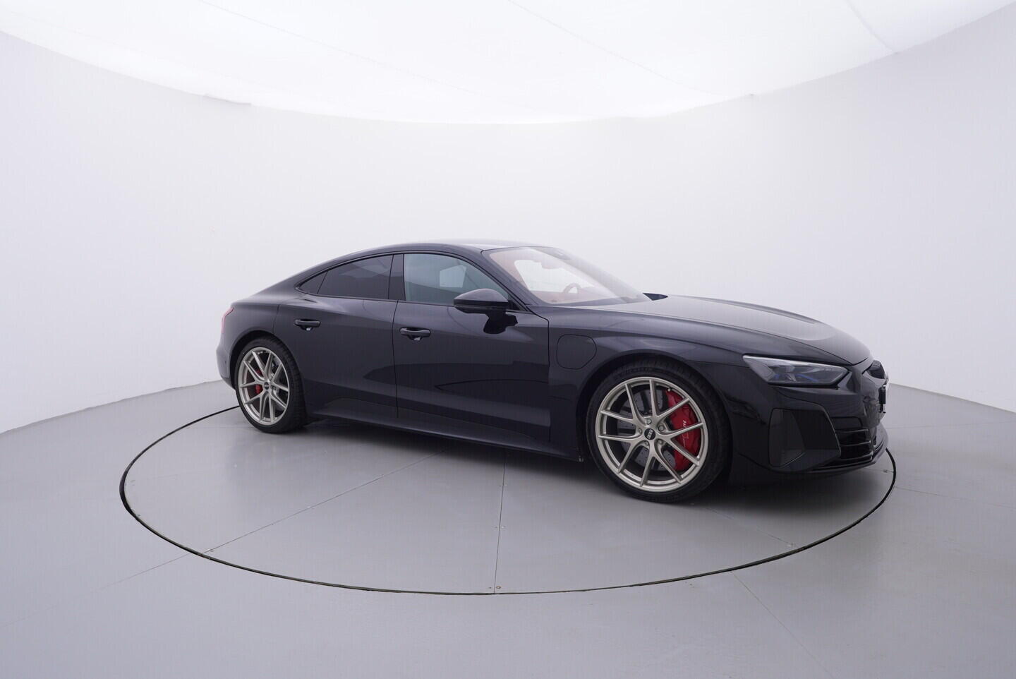 OV190K00058_16.webp_E-TRON RS   440 kW automat, DPH