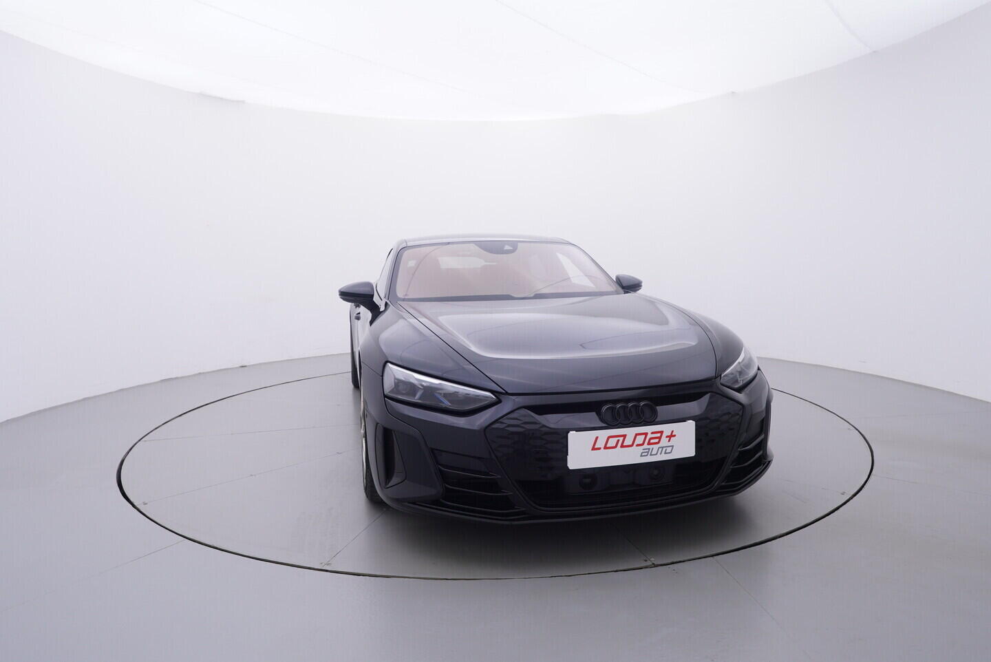 OV190K00058_17.webp_E-TRON RS   440 kW automat, DPH