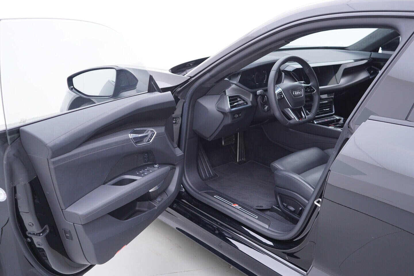 OV190K00058_18.webp_E-TRON RS   440 kW automat, DPH