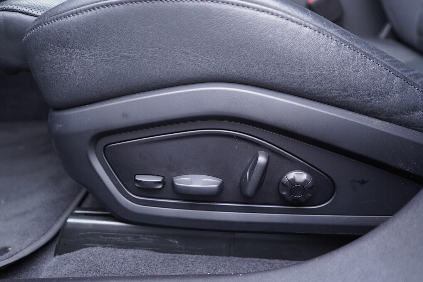 OV190K00058_25.webp_E-TRON RS   440 kW automat, DPH