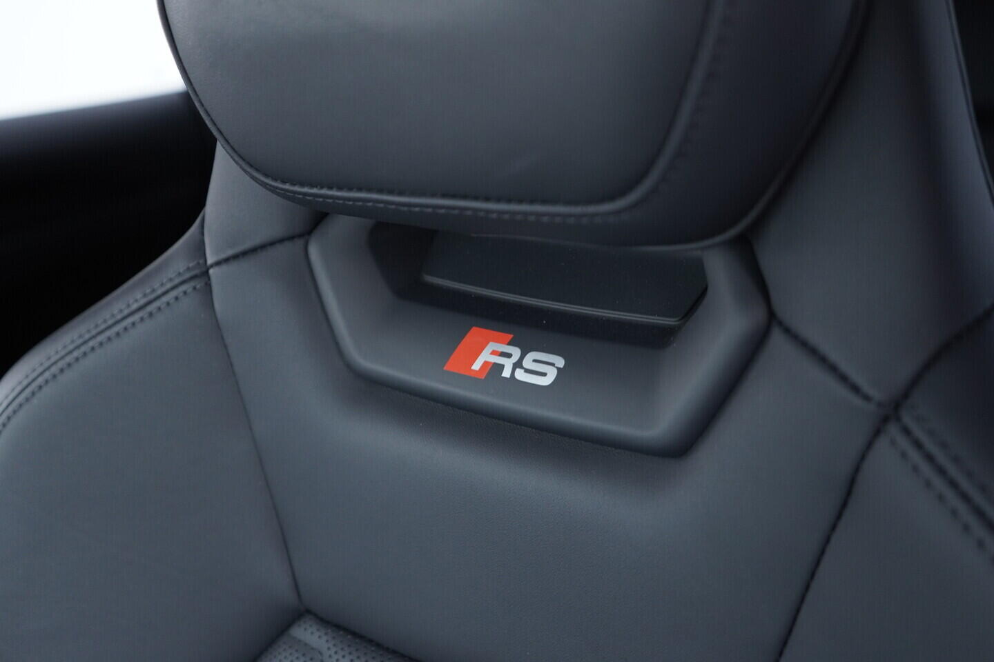 OV190K00058_28.webp_E-TRON RS   440 kW automat, DPH